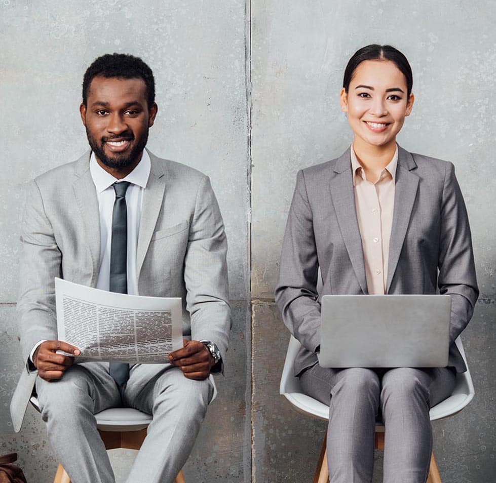 businesspeople-reading-newspaper